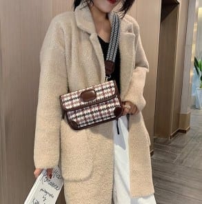 Сумка на плече в клетку фото